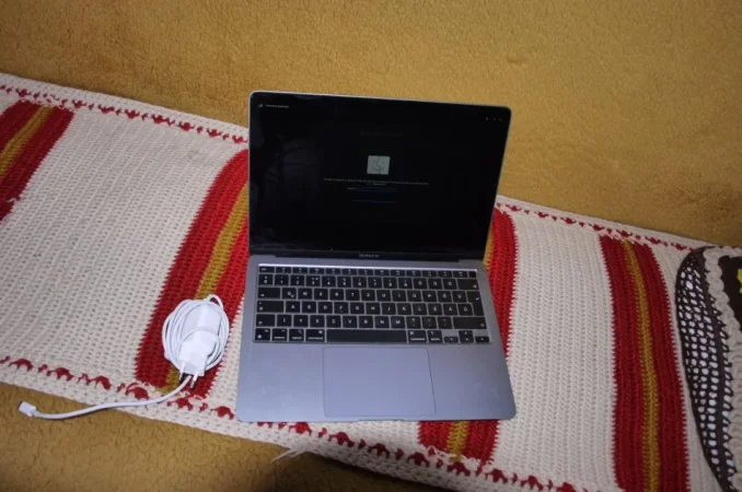 Lushnje, shes Apple macbook air 2020 model a2337