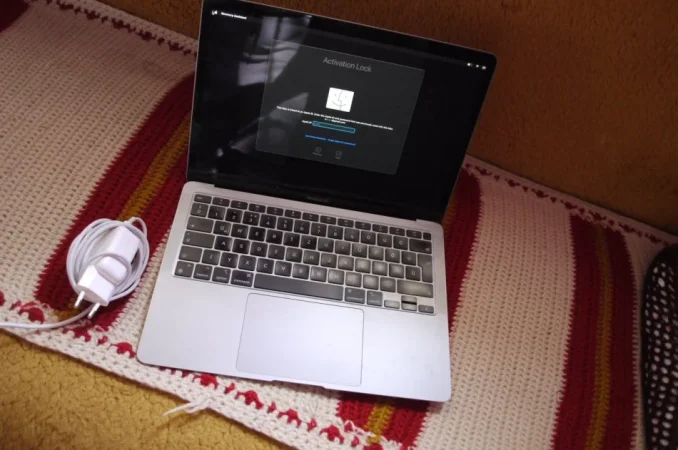 Lushnje, shes Apple macbook air 2020 model a2337