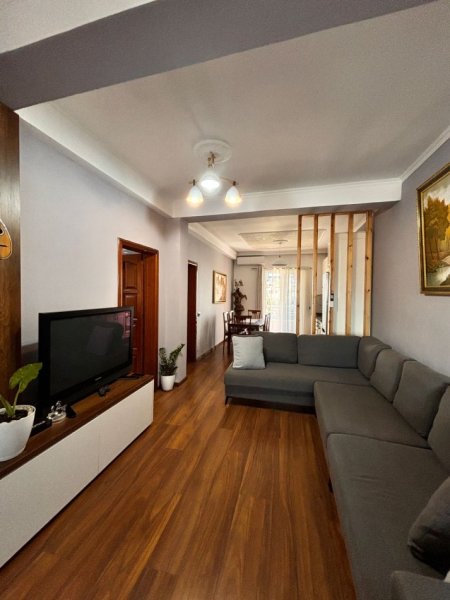 Tirane, jepet me qera apartament+verande | Penthouse 2+1 Kati 2, 95 m² 550 € (Rruga 5 Maji, Tiranë)