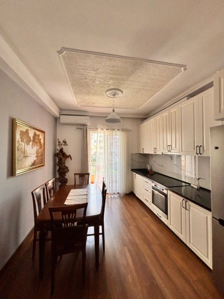 Tirane, jepet me qera apartament+verande | Penthouse 2+1 Kati 2, 95 m² 550 € (Rruga 5 Maji, Tiranë)