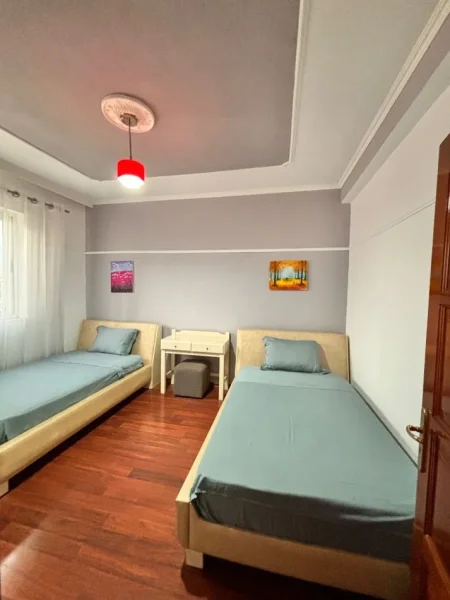 Tirane, jepet me qera apartament+verande | Penthouse 2+1 Kati 2, 95 m² 550 € (Rruga 5 Maji, Tiranë)
