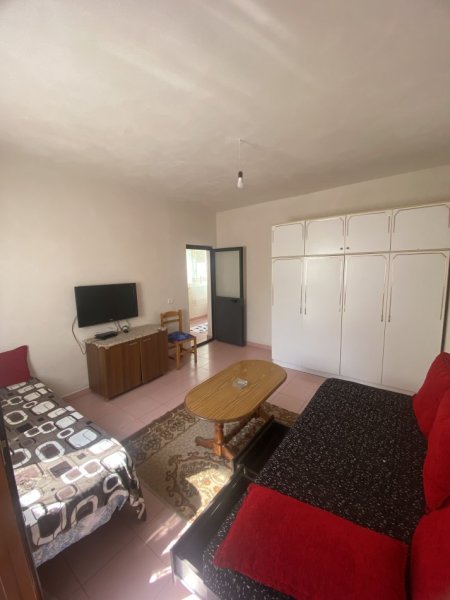 Tirane, jepet me qera shtepi 1+1 Kati 1, 70 m² 