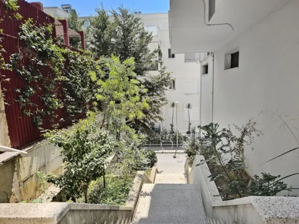 Tirane, shes apartament 3+1+2 + Parking , 128 m² 290.000 € (Liqeni i Thatë)