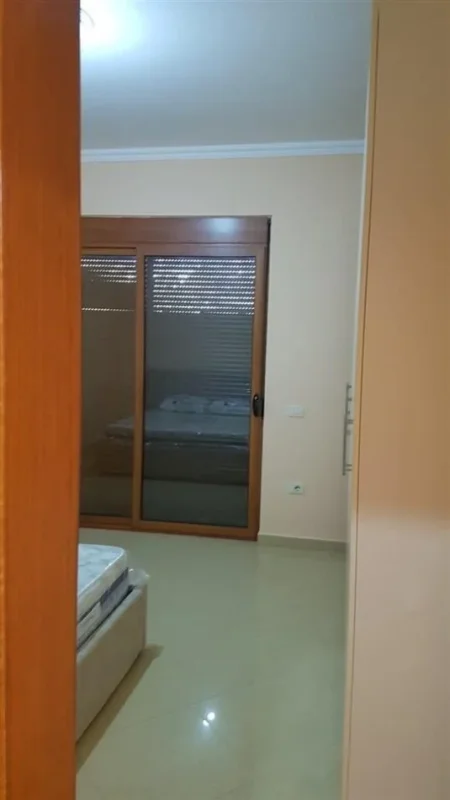 Tirane, jepet me qera apartament 3+1 Kati 2 i nje vile , 100 m² 450 € (Rruga Lucie Miloti)