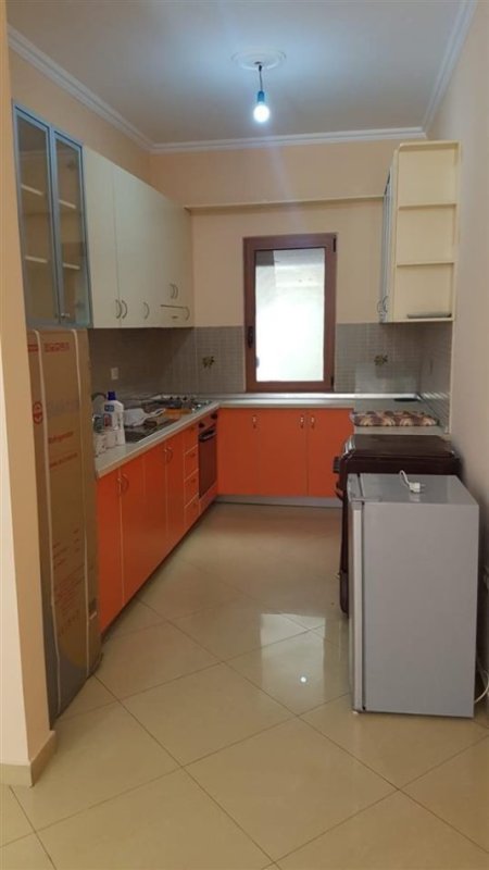 Tirane, jepet me qera apartament 3+1 Kati 2 i nje vile , 100 m² 450 € (Rruga Lucie Miloti)
