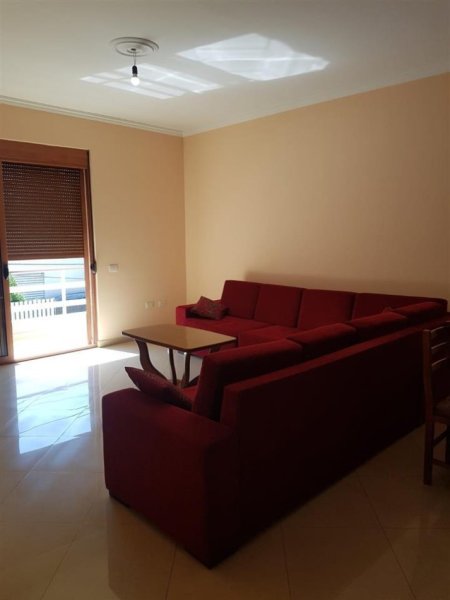 Tirane, jepet me qera apartament 3+1 Kati 2 i nje vile , 100 m² 450 € (Rruga Lucie Miloti)