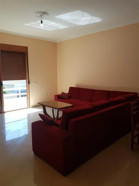 Tirane, jepet me qera apartament 3+1 Kati 2 i nje vile , 100 m² 450 € (Rruga Lucie Miloti)