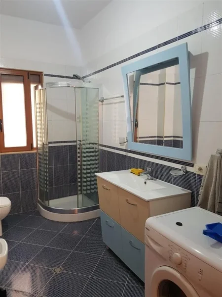 Tirane, jepet me qera apartament 3+1 Kati 2 i nje vile , 100 m² 450 € (Rruga Lucie Miloti)