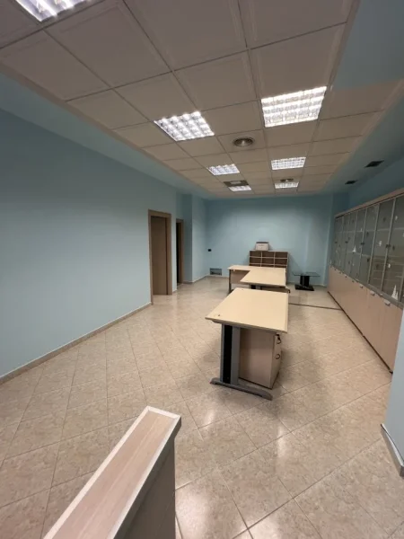 Durres, jepet me qera ambjent biznesi Kati 0, 70 m² 500 € (Rruga Abaz Çelkupa)