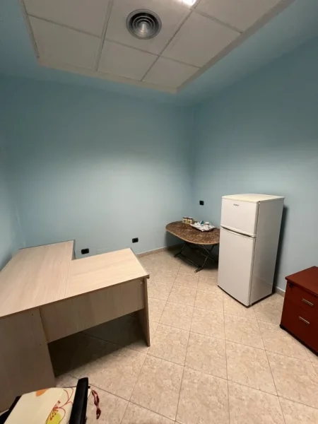 Durres, jepet me qera ambjent biznesi Kati 0, 70 m² 500 € (Rruga Abaz Çelkupa)