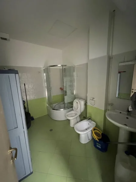 Durres, jepet me qera ambjent biznesi Kati 0, 70 m² 500 € (Rruga Abaz Çelkupa)