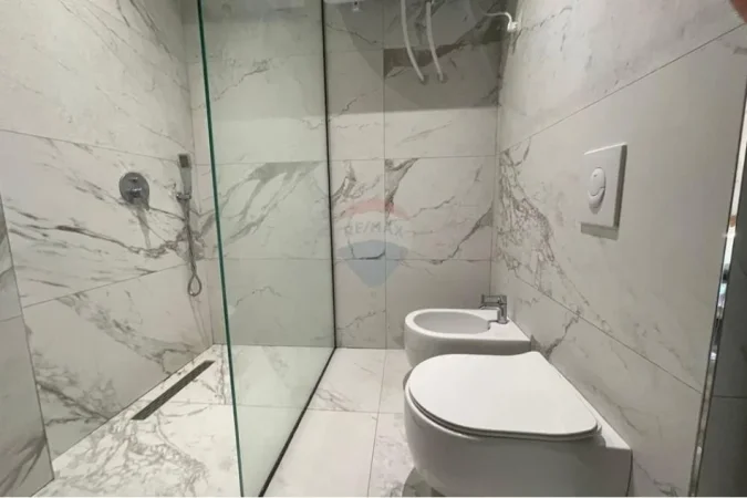 Tirane, jepet me qera apartament 3+1+Ballkon Kati 3, 135 m² 900 € (Kopshti zoologjik)