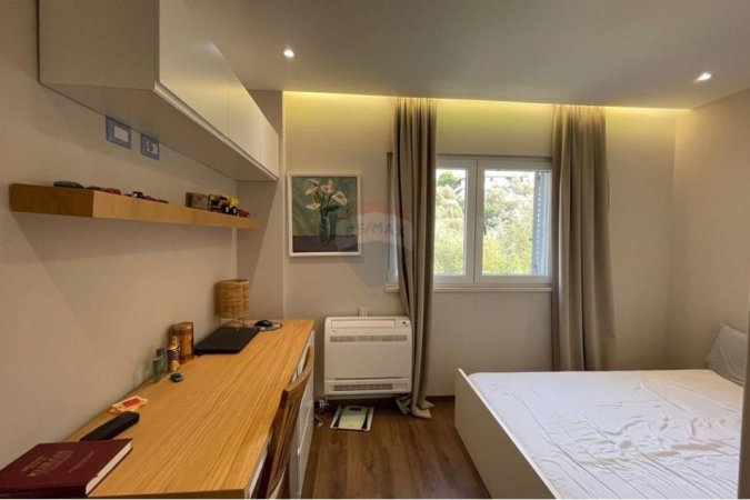 Tirane, jepet me qera apartament 3+1+Ballkon Kati 3, 135 m² 900 € (Kopshti zoologjik)