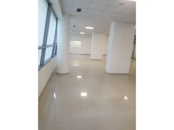 𝐓𝐢𝐫𝐚𝐧𝐞, 𝐣𝐞𝐩𝐞𝐭 𝐦𝐞 𝐪𝐞𝐫𝐚 𝐚𝐦𝐛𝐣𝐞𝐧𝐭 𝐛𝐢𝐳𝐧𝐞𝐬𝐢 𝐊𝐚𝐭𝐢 𝟏, 𝟑𝟖𝟎 𝐦² 𝟑.𝟖𝟎𝟎 € (𝐀𝐓𝐒𝐇)