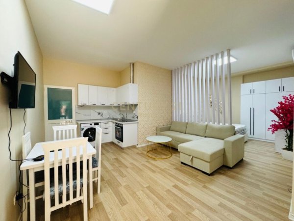 Tirane, jepet me qera garsonier 1+1 Kati 1, 44 m² 500 € (selvia)