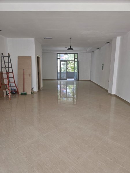 Tirane, jepet me qera ambjent biznesi Kati 1, 129 m² 800 € (DELIJORGJI)