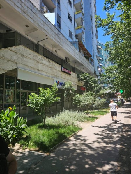 Tirane, jepet me qera ambjent biznesi Kati 1, 129 m² 800 € (DELIJORGJI)