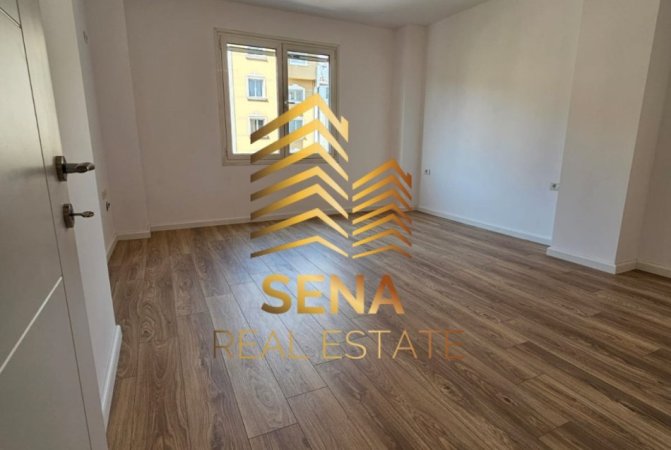 Tirane, shitet apartament 1+1+Ballkon Kati 3, 72 m² 145.000 € (Rruga Petro Nini Luarasi)