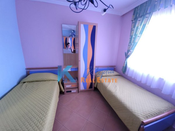 Tirane, jap me qera apartament 2+1+Ballkon Kati 8, 125 m² 600 € (Ish Ekspozita)
