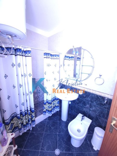 Tirane, jap me qera apartament 2+1+Ballkon Kati 8, 125 m² 600 € (Ish Ekspozita)