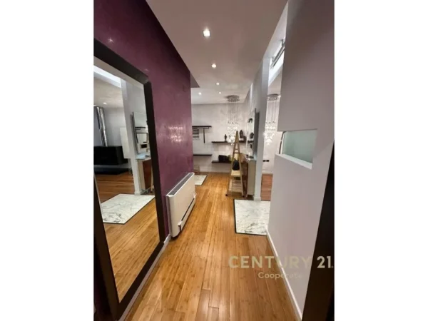 Tirane, shes apartament 3+1+2 ME 2 POSTE PARKIMI , 141 m² 400.000 € (Liqeni i Thatë)