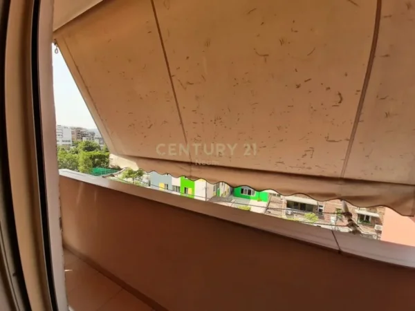 Tirane, jepet me qera apartament 1+1 Kati 4, 63 m² 450 € (pazari i ri)