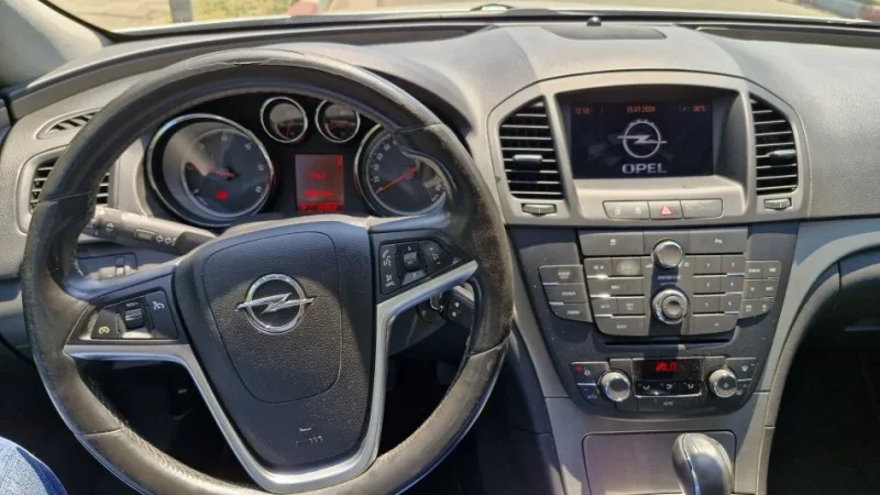 Tirane, shes me portobagazh Opel Insignia sport tourer Nafte, gri metalizato automatik Klima 227.001 km 6.500 €