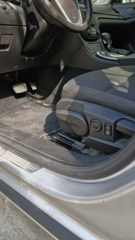 Tirane, shes me portobagazh Opel Insignia sport tourer Nafte, gri metalizato automatik Klima 227.001 km 6.500 €