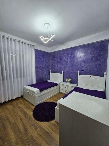 Tirane, jepet me qera apartament 3+1 Kati 3, 145 m² 1.200 € (Kopshti Botanik)