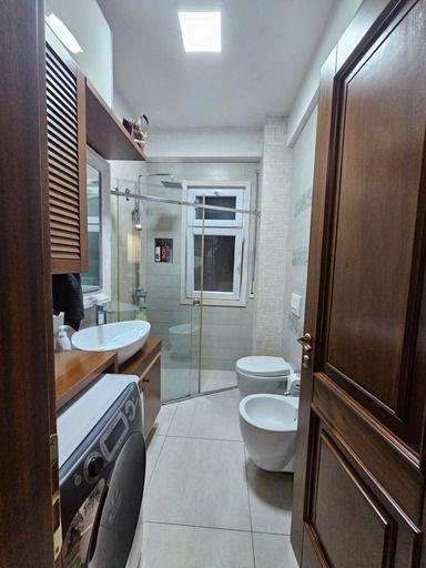 Tirane, jepet me qera apartament 3+1 Kati 3, 145 m² 1.200 € (Kopshti Botanik)