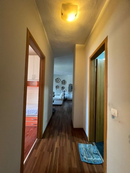 Tirane, jepet me qera apartament 2+1+Ballkon Kati 4, 110 m² 550 € (Selvia)