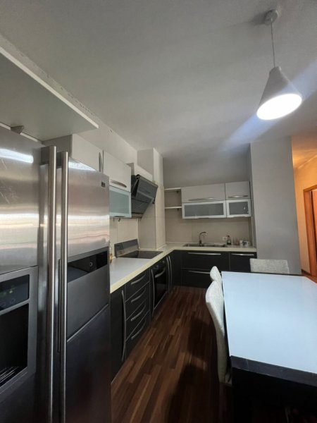 Tirane, jepet me qera apartament 2+1+Ballkon Kati 4, 110 m² 550 € (Selvia)