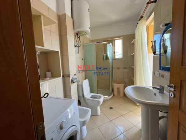 Vlore, jepet me qera apartament 2+1+Ballkon Kati 7, 110 m² 550 € (FILLIM I LUNGOMARES)