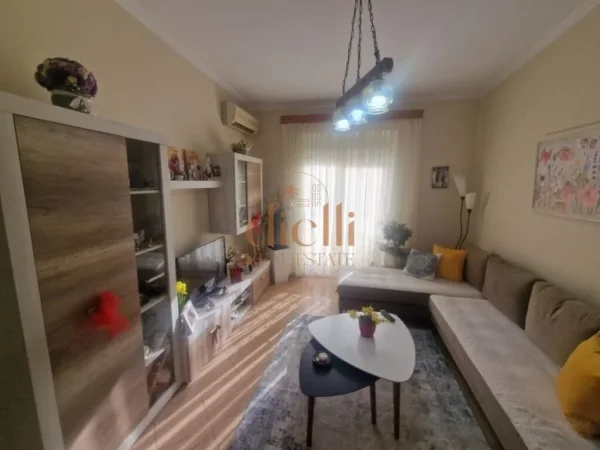 Tirane, shitet apartament 3+1+Ballkon Kati 4, 100 m² 220.000 € (Ish Blloku)