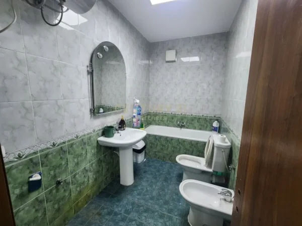 Tirane, shes apartament 1+1+Ballkon , 95 m² 285.000 € (Ish Blloku)