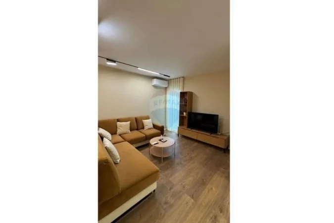 Tirane, jepet me qera apartament 2+1 , 113 m² 850 € (Komuna e Parisit - Kristal Center)