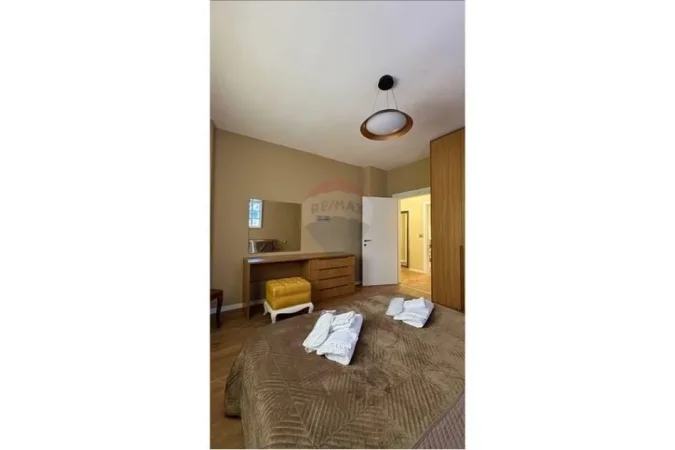 Tirane, jepet me qera apartament 2+1 , 113 m² 850 € (Komuna e Parisit - Kristal Center)