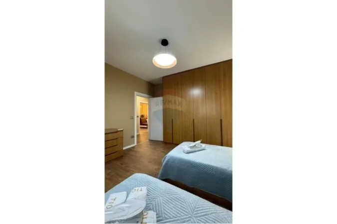 Tirane, jepet me qera apartament 2+1 , 113 m² 850 € (Komuna e Parisit - Kristal Center)