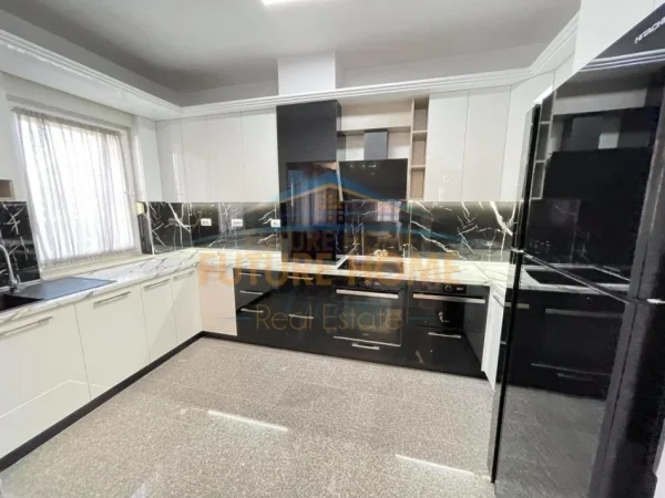 Tirane, shitet apartament 3+1+Parkim, Kati 2, 145 m² 315.000 € (Touch of the Sun Residence)