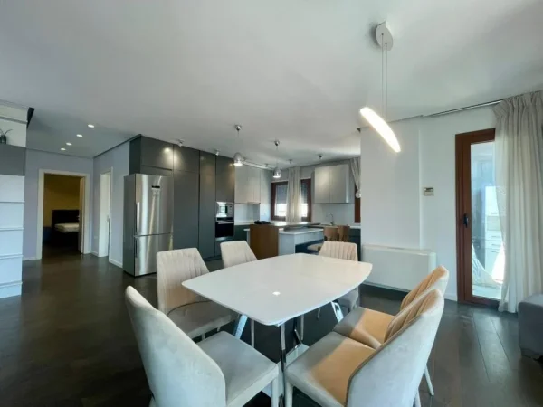 Tirane, jepet me qera apartament 3+1+Ballkon Kati 4, 170 m² 700 € (Unaza e Re)