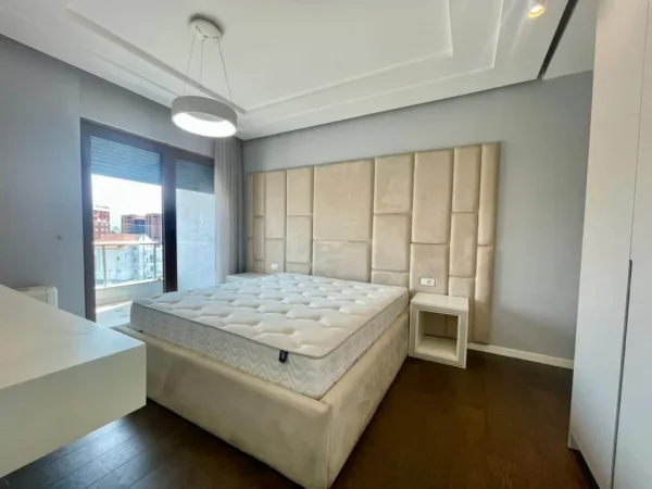 Tirane, jepet me qera apartament 3+1+Ballkon Kati 4, 170 m² 700 € (Unaza e Re)