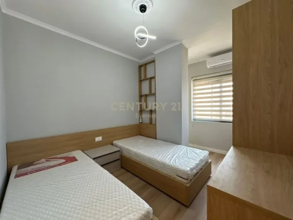 Tirane, shitet apartament 2+1+Ballkon Kati 5, 87 m² 142.000 € (laprake)