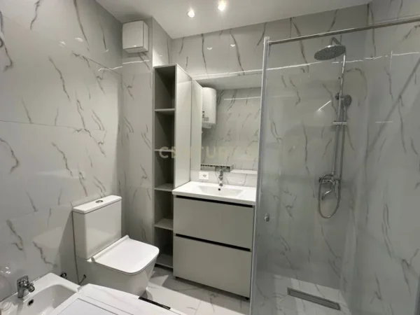 Tirane, shitet apartament 2+1+Ballkon Kati 5, 87 m² 142.000 € (laprake)