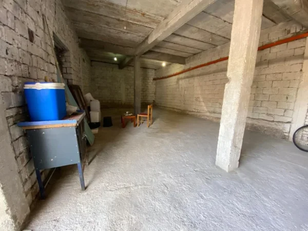 Tirane, jepet me qera ambjent biznesi Kati 0, 130 m² 450 € (Ali Demi)