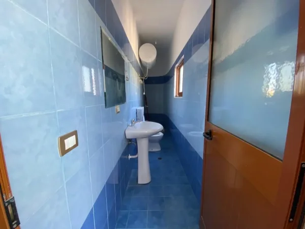 Tirane, jepet me qera apartament 1+1 Kati 1, 80 m² 280 € (ALI DEMI)