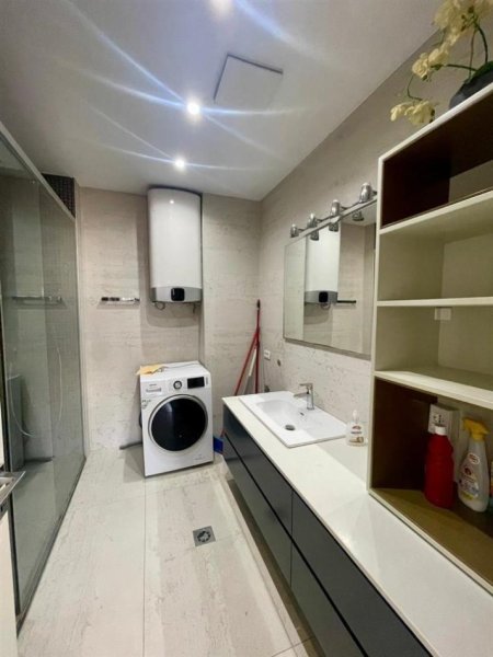 Tirane, jepet me qera apartament 3+1 Kati 3, 170 m² 700 € (Unaza Re)