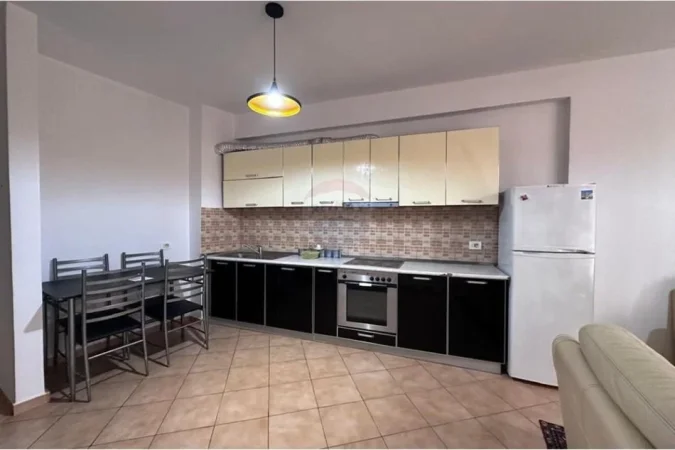 Tirane, jepet me qera apartament 1+1 Kati 3, 70 m² 420 € (Stacioni i Trenit)