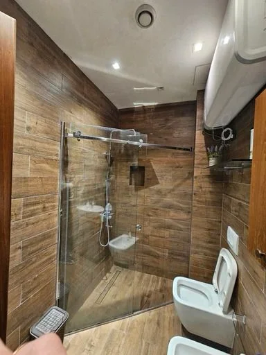 Tirane, jepet me qera apartament 3+1+Ballkon Kati 3, 145 m² 1.200 € (Kopshti Botanik)