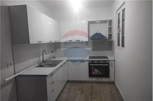 Tirane, jepet me qera apartament 2+1+Ballkon Kati 2, 97 m² 300 € (Paskuqan)