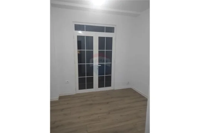 Tirane, jepet me qera apartament 2+1+Ballkon Kati 2, 97 m² 300 € (Paskuqan)